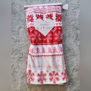 Betsy Johnson Red and White Snowflake Blanket